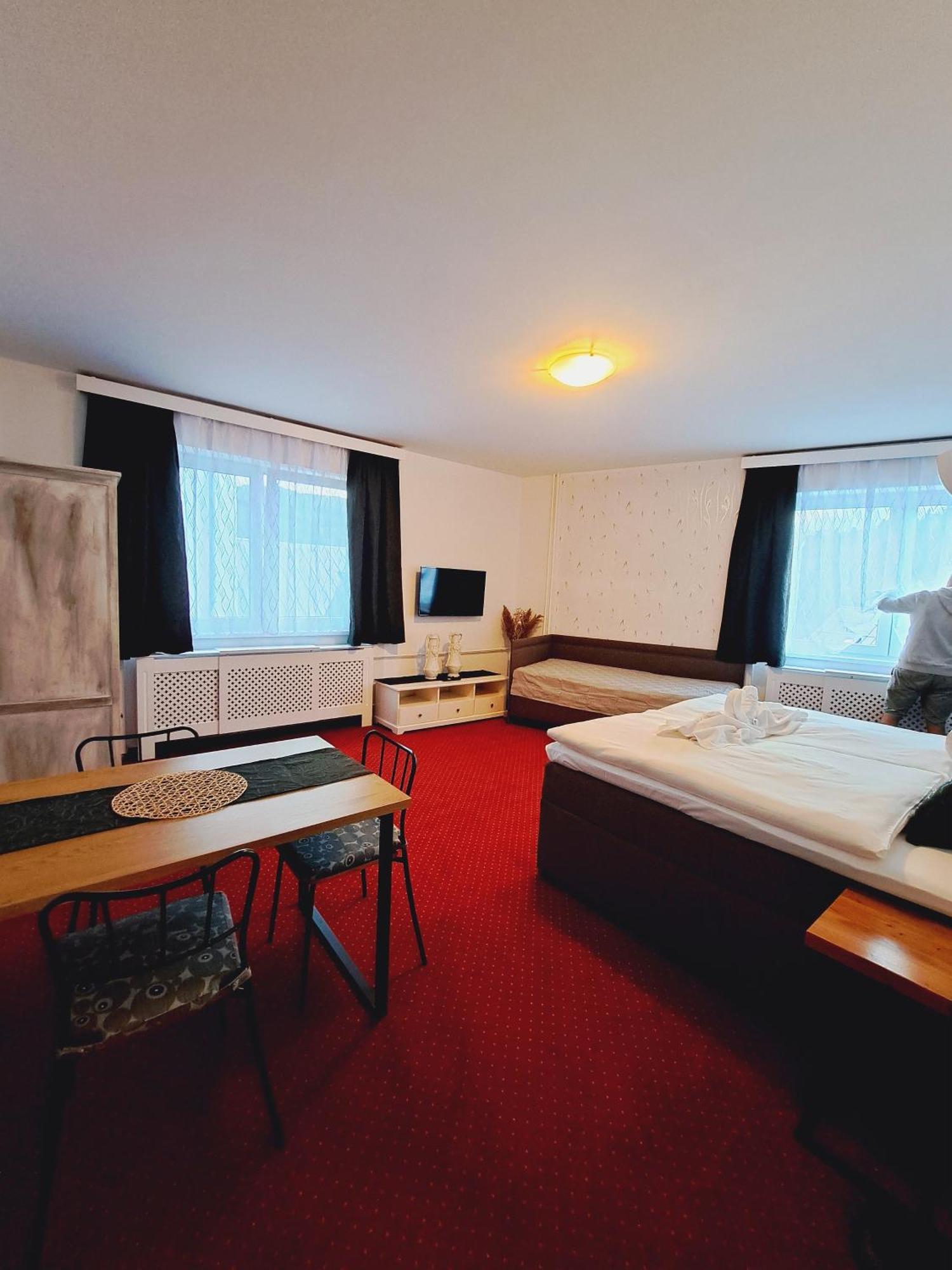 Hotel Grand Tanvald Eksteriør bilde