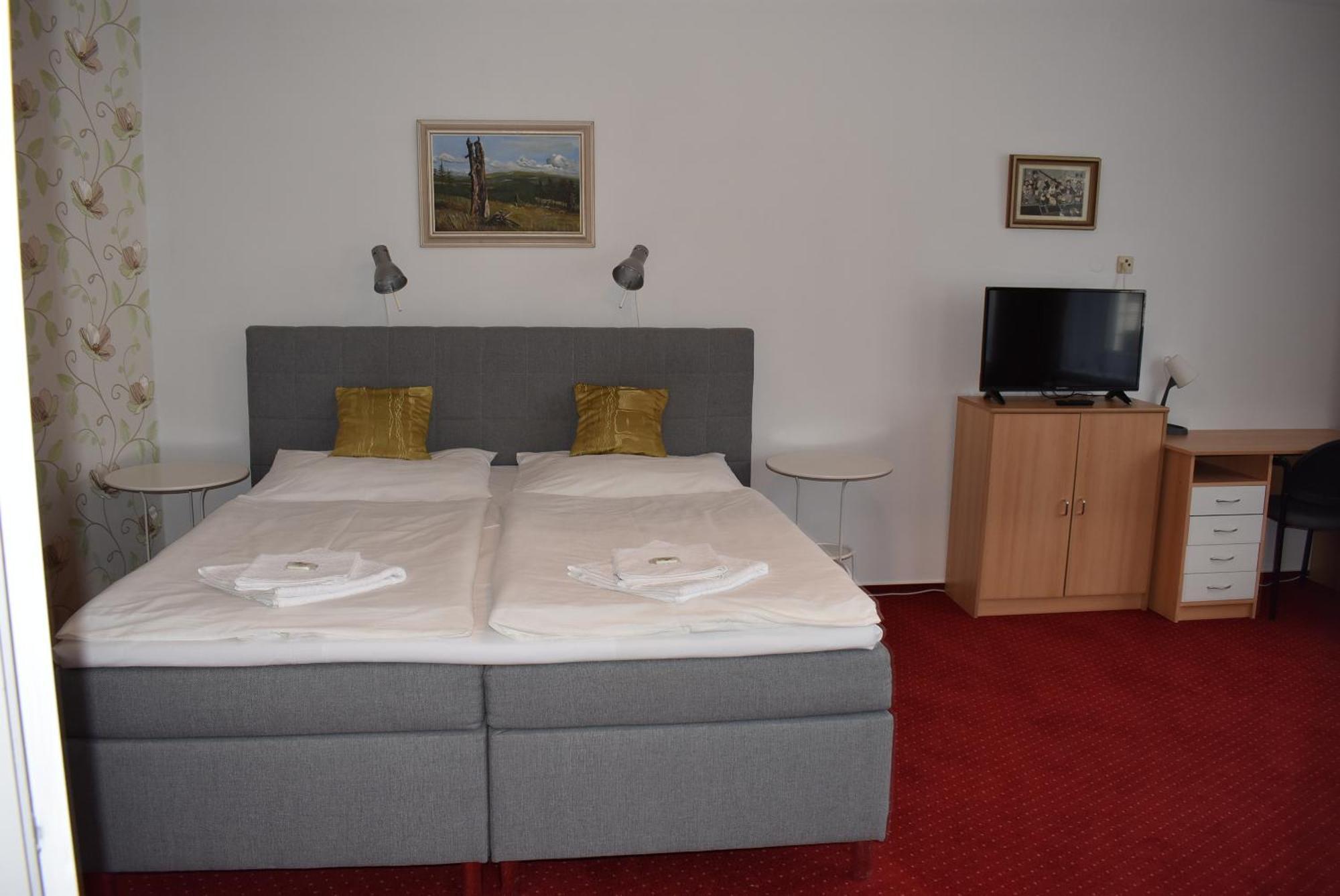 Hotel Grand Tanvald Eksteriør bilde