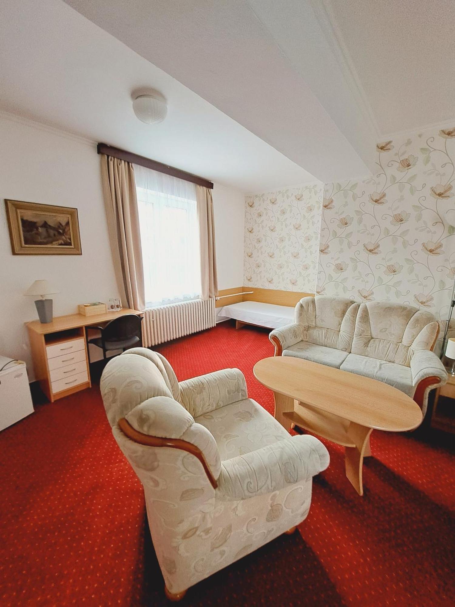 Hotel Grand Tanvald Eksteriør bilde