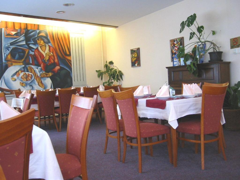 Hotel Grand Tanvald Eksteriør bilde