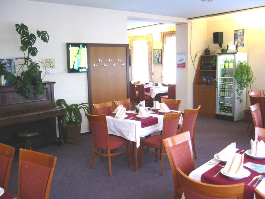 Hotel Grand Tanvald Eksteriør bilde
