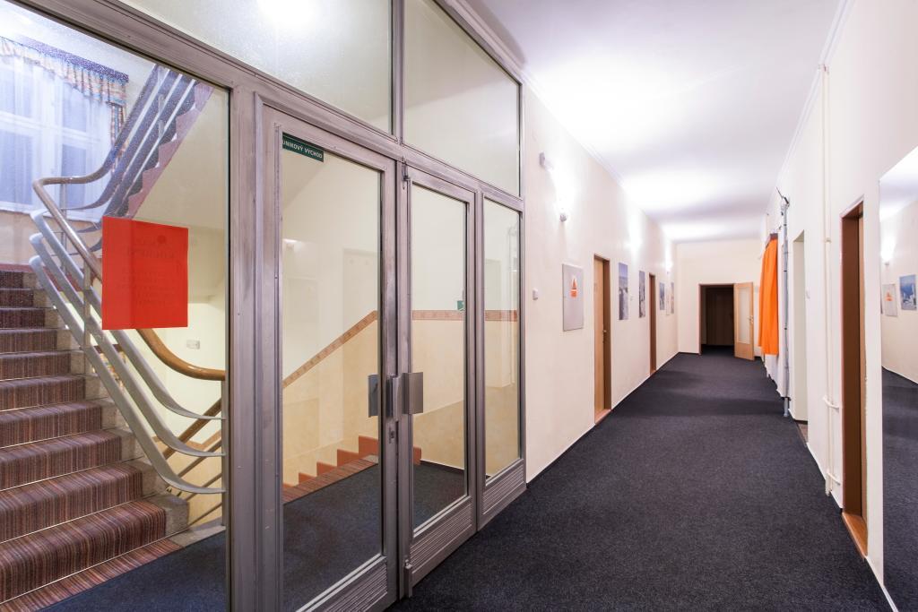 Hotel Grand Tanvald Eksteriør bilde