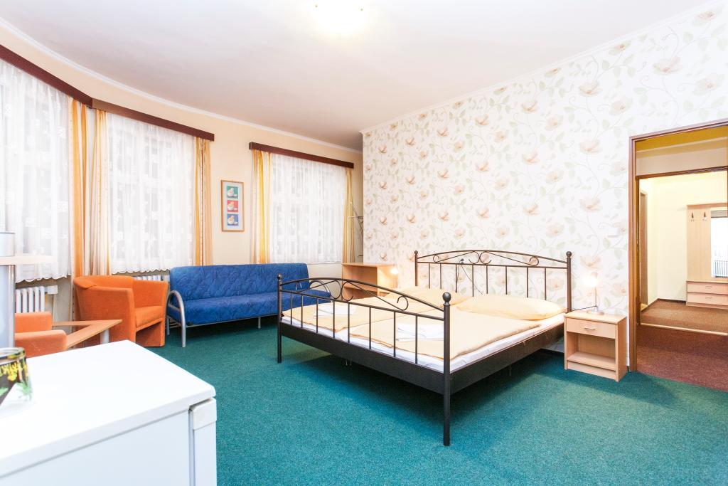 Hotel Grand Tanvald Eksteriør bilde